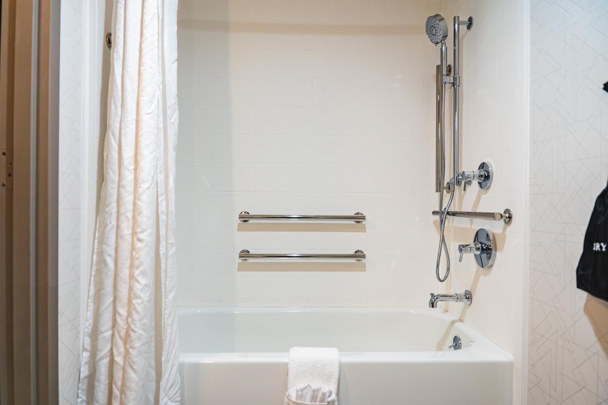 Holiday Inn Express Frazer - Malvern By Ihg Eksteriør billede